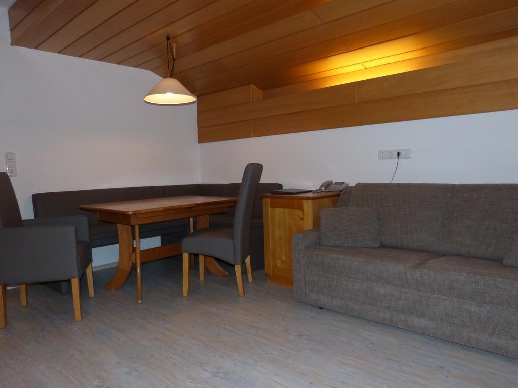 Appartements Alpenland Lermoos Habitación foto